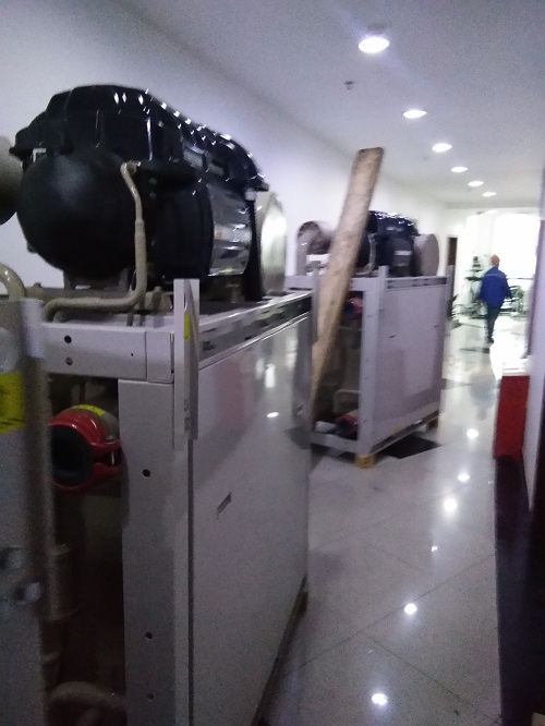 重慶兩江新區(qū)騰躍樓層空調(diào)吊裝